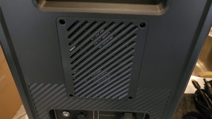 Bluetti AC240 fans